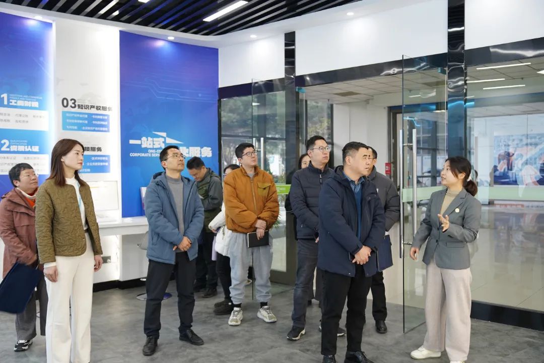 领导来访丨安徽省市场监督管理局信用处处长李翔云一行莅临弋江区信用助企中心参观调研