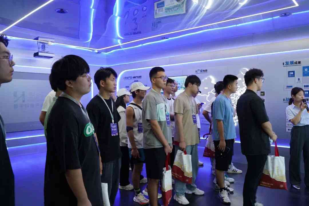 就在芜湖”就业力提升暑期训练营学员来访易恒云创参观学习
