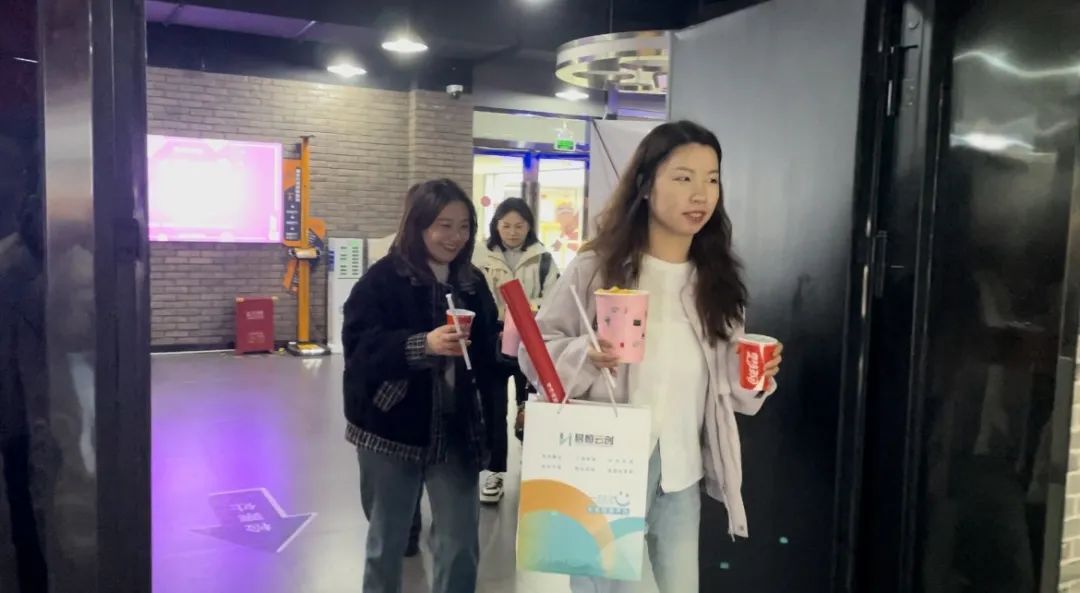 易恒云创女神节包场《哪吒2》，致敬“她”力量(图2)